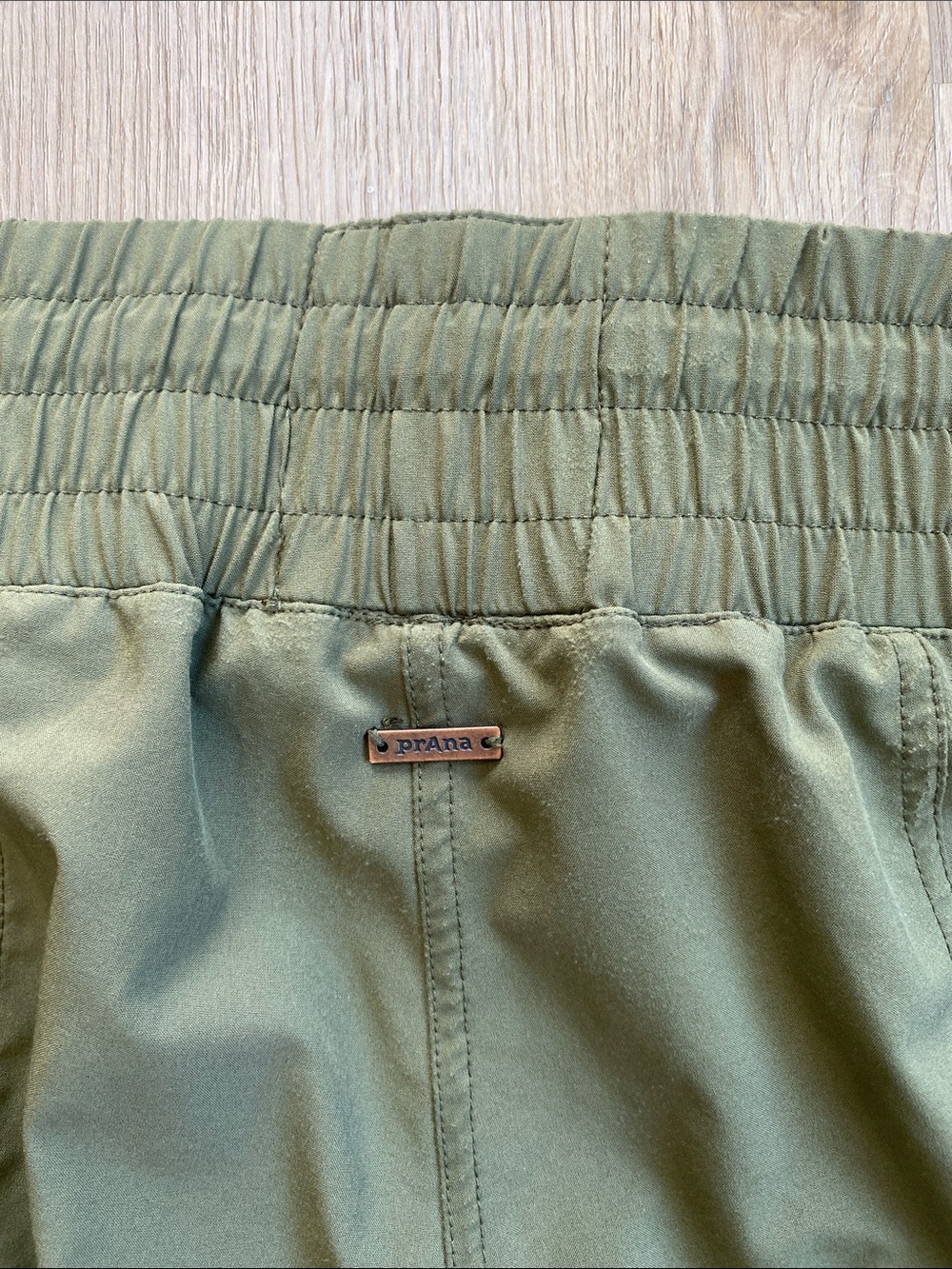 PrAna Olive Green Ruched Tie Hem Crop Pants | Stretch Travel Hiking Joggers M - Picture 8 of 11